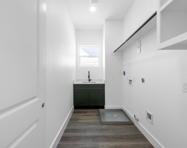 1306 Duff Lane - Photo Thumbnail 24