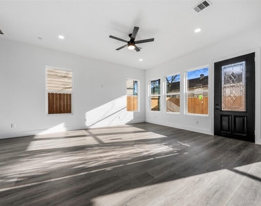 1306 Duff Lane - Photo Thumbnail 18
