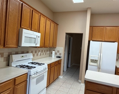 10015 Elm Knoll Trail - Photo Thumbnail 4