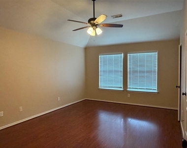 10015 Elm Knoll Trail - Photo Thumbnail 7
