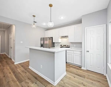 4507 White Rock Street - Photo Thumbnail 3