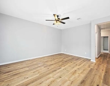 4507 White Rock Street - Photo Thumbnail 9