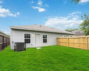 4507 White Rock Street - Photo Thumbnail 23