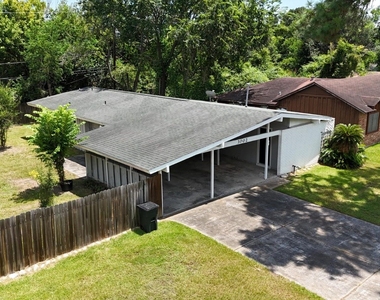 3002 Newcastle Drive - Photo Thumbnail 3