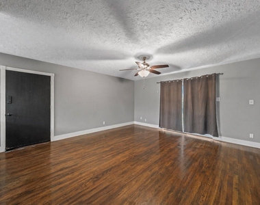 3002 Newcastle Drive - Photo Thumbnail 11