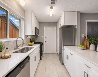 3002 Newcastle Drive - Photo Thumbnail 14