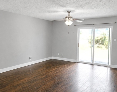 3002 Newcastle Drive - Photo Thumbnail 7