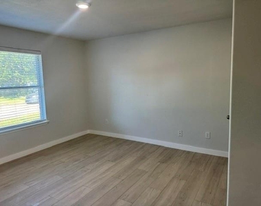 2654 Daryns Landing Drive - Photo Thumbnail 5