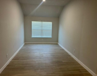 2654 Daryns Landing Drive - Photo Thumbnail 2