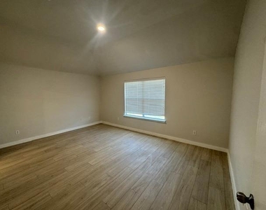 2654 Daryns Landing Drive - Photo Thumbnail 3