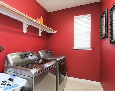 4811 Lennon Park Court - Photo Thumbnail 13