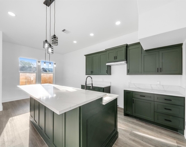 1308 Duff Lane - Photo Thumbnail 11