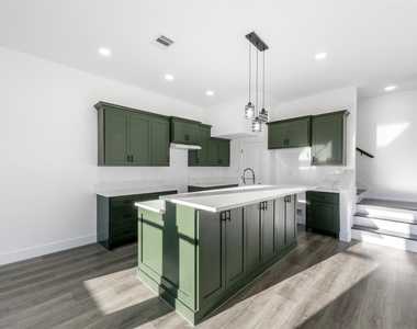 1308 Duff Lane - Photo Thumbnail 9