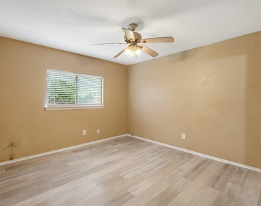 10722 Highland Woods Drive - Photo Thumbnail 7