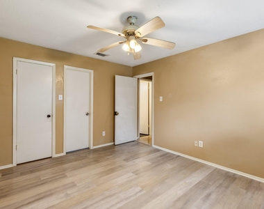 10722 Highland Woods Drive - Photo Thumbnail 8