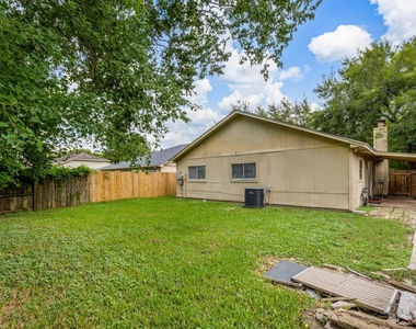 10722 Highland Woods Drive - Photo Thumbnail 11