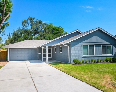 7926 Ridgeview Drive - Photo Thumbnail 1