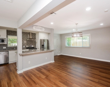 7926 Ridgeview Drive - Photo Thumbnail 6