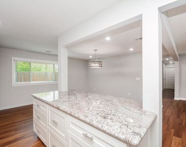 7926 Ridgeview Drive - Photo Thumbnail 8
