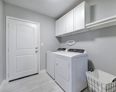 7926 Ridgeview Drive - Photo Thumbnail 22