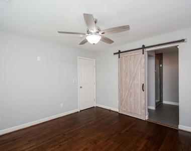 7926 Ridgeview Drive - Photo Thumbnail 10