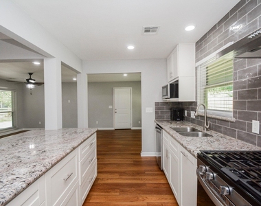 7926 Ridgeview Drive - Photo Thumbnail 9