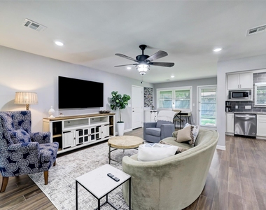 7926 Ridgeview Drive - Photo Thumbnail 5