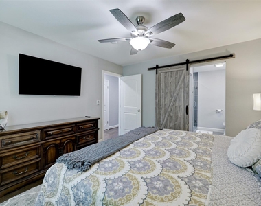 7926 Ridgeview Drive - Photo Thumbnail 11
