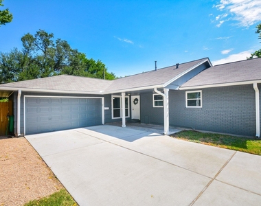 7926 Ridgeview Drive - Photo Thumbnail 2