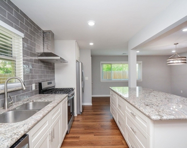 7926 Ridgeview Drive - Photo Thumbnail 7