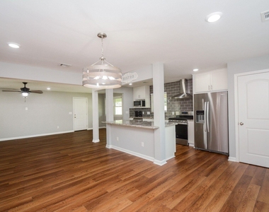 7926 Ridgeview Drive - Photo Thumbnail 3