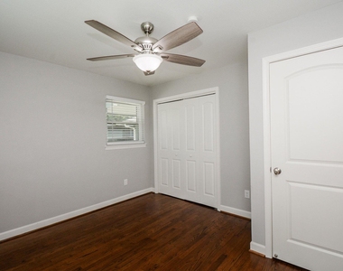 7926 Ridgeview Drive - Photo Thumbnail 18