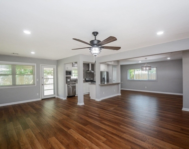 7926 Ridgeview Drive - Photo Thumbnail 4