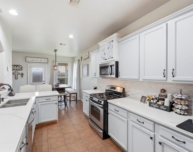 9906 Jewel Lane - Photo Thumbnail 8