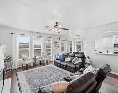 9906 Jewel Lane - Photo Thumbnail 5