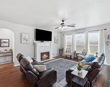 9906 Jewel Lane - Photo Thumbnail 6