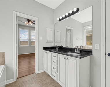 6102 Nicholas Ln - Photo Thumbnail 16