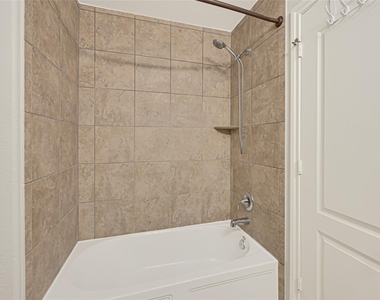 6102 Nicholas Ln - Photo Thumbnail 23