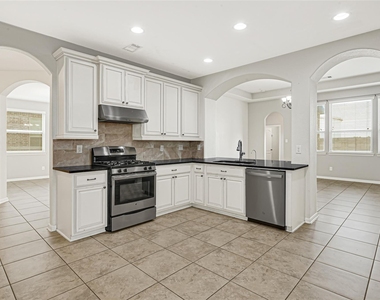 6102 Nicholas Ln - Photo Thumbnail 10