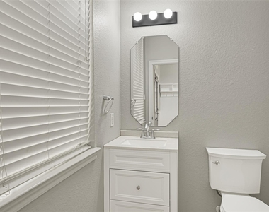 6102 Nicholas Ln - Photo Thumbnail 5