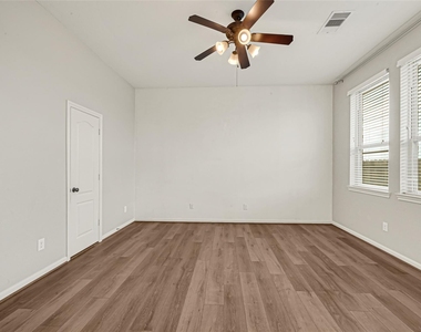 6102 Nicholas Ln - Photo Thumbnail 13