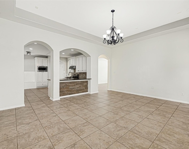 6102 Nicholas Ln - Photo Thumbnail 9