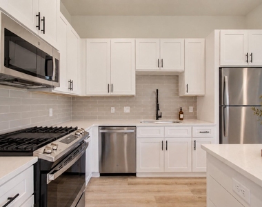 4425 Providence Street - Photo Thumbnail 7