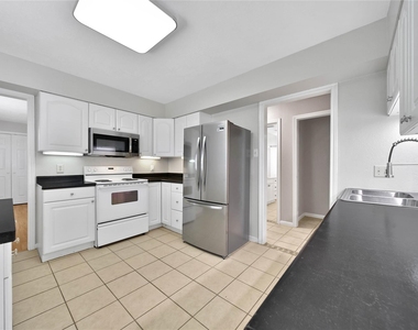 307 Lawrence Street - Photo Thumbnail 8
