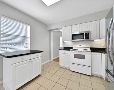 307 Lawrence Street - Photo Thumbnail 9