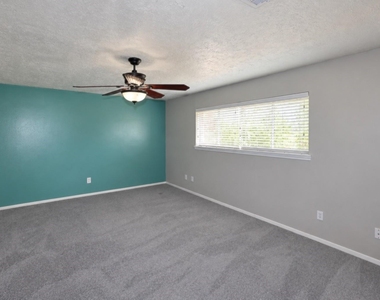 12034 Meadowdale Drive - Photo Thumbnail 10