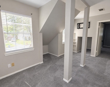 12034 Meadowdale Drive - Photo Thumbnail 16