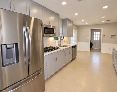 12034 Meadowdale Drive - Photo Thumbnail 8