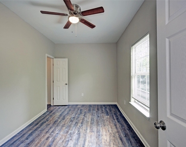 5406 Bataan Road - Photo Thumbnail 17