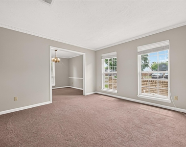 11710 N Petersham Drive - Photo Thumbnail 3